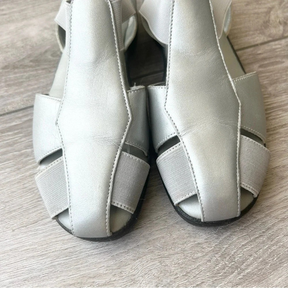 Lite Soles Silver Leather Padded Flat Sandals - Picture 4 of 12